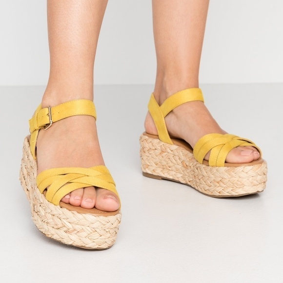 LAST ONE AVAILABLE!! New Women's Ankle Strap Platform Wedge Sandals Size 8.5 - Picture 1 of 13